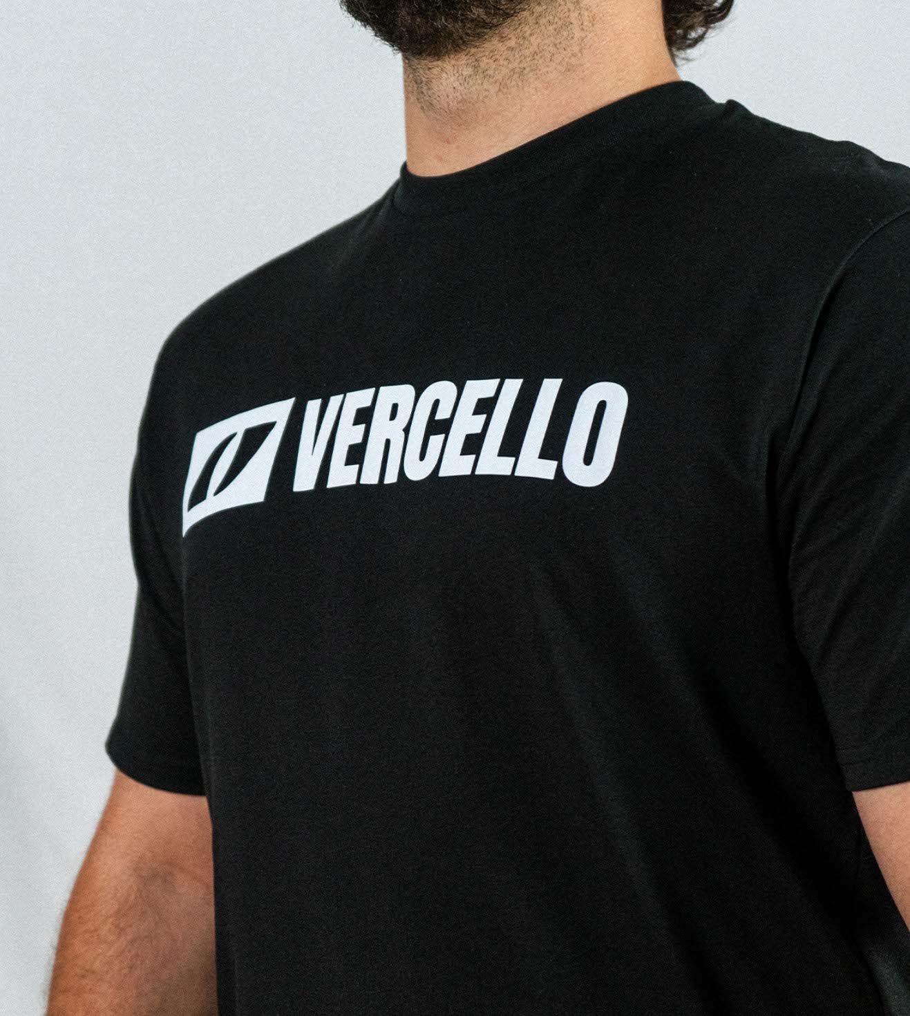 Camiseta Vercello Essential Negra Blanca