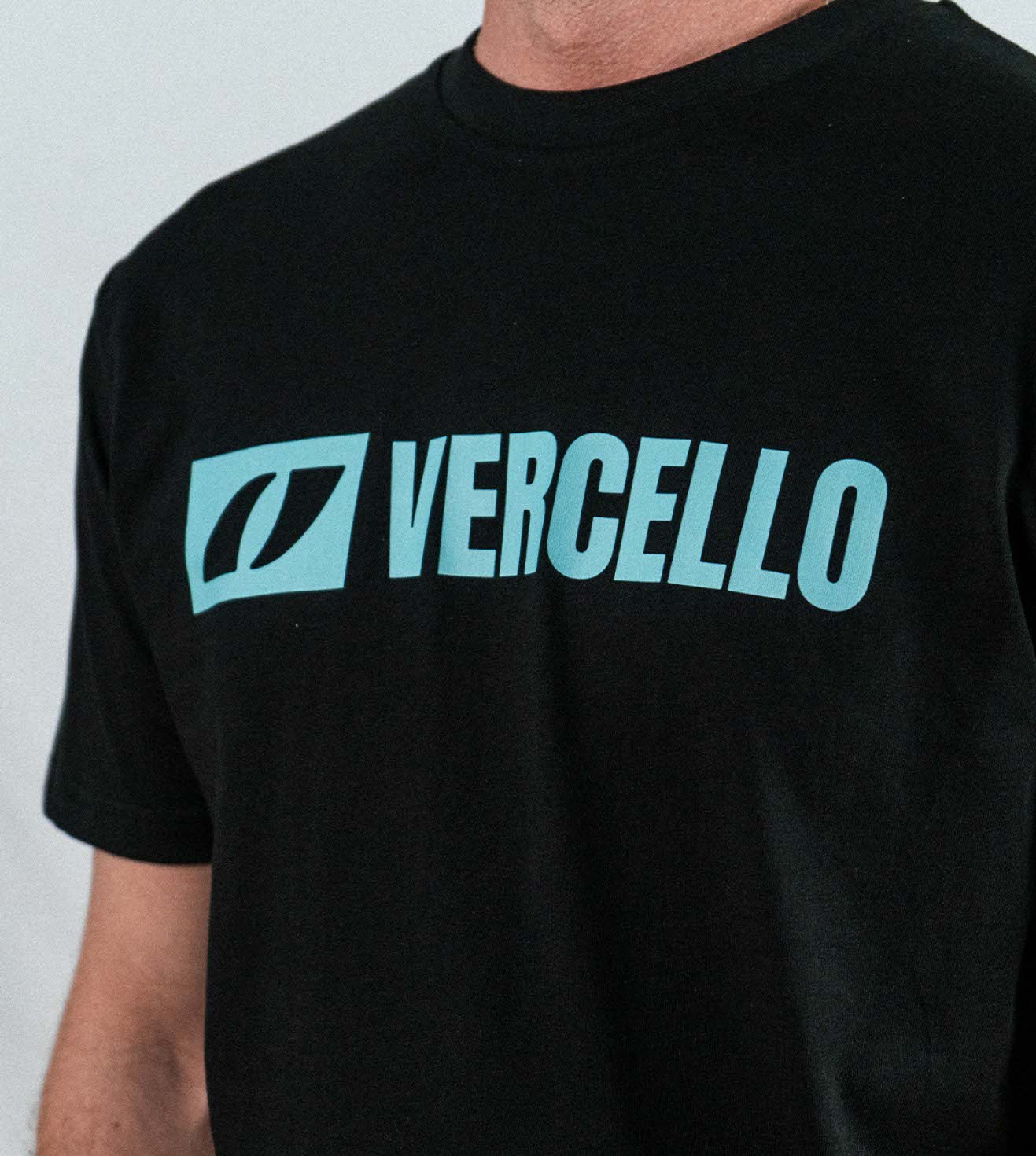 Camiseta Vercello Essential Negra Turquesa